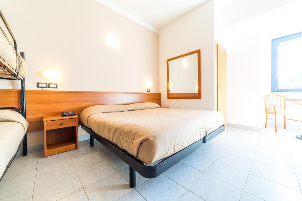 Meridiana Family & Nature Hotel マリーナ・ロメア 部屋 写真